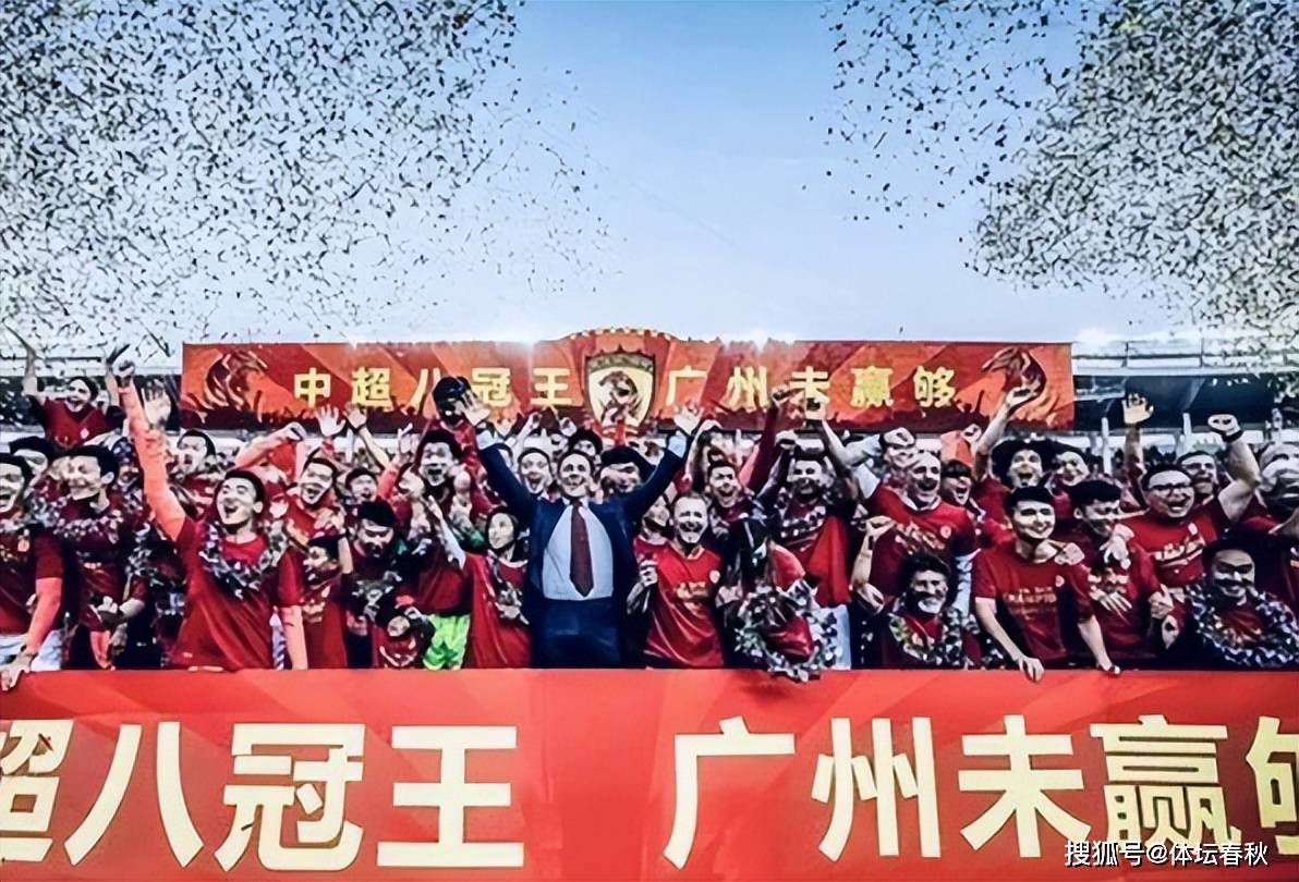 今天瓦拉内因病缺阵，坎布瓦拉进入首发阵容，迎来一线队首秀。